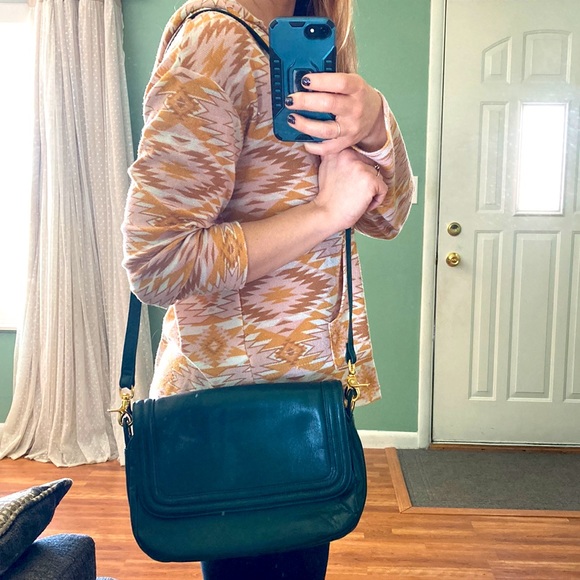 Tignanello emerald green genuine leather purse. - Picture 9 of 9